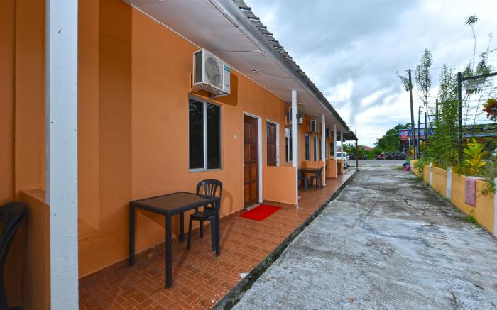 OYO 90561 Awan Biru Motel