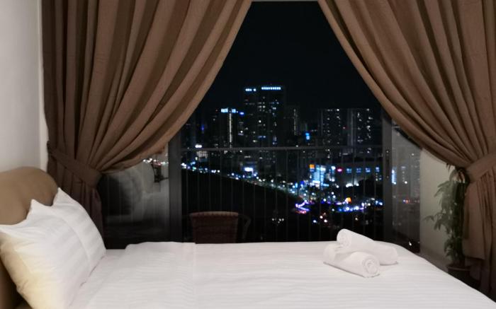 LM Million Dollar View  Suite#NetflixEV Charger
