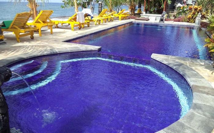 Tradisi Beach Front Villas