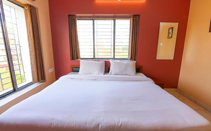 FabHotel Amar Raj Inn - Nr. Newtown Bus Stand
