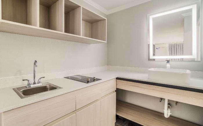 MainStay Suites