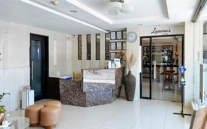 RedDoorz Plus @ Hotel Esse