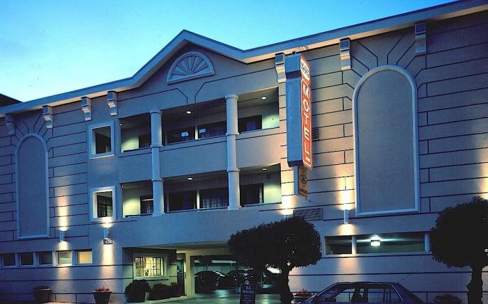 Nob Hill Motor Inn
