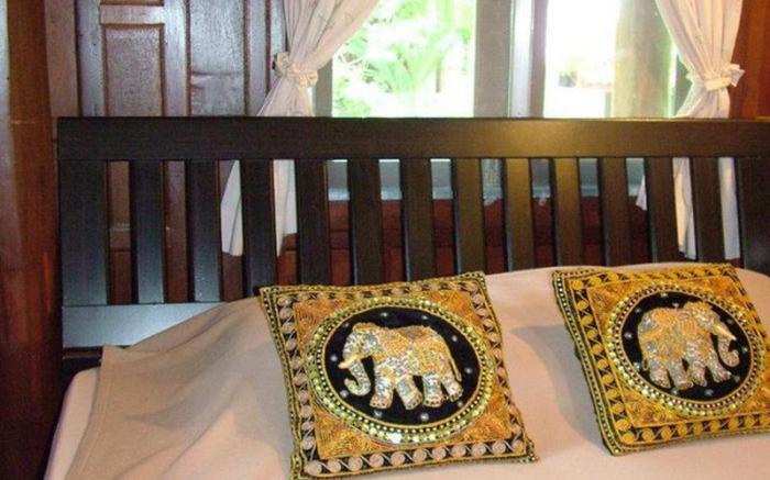 Ruen Thai Ampawa Resort