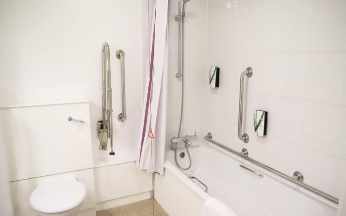 Premier Inn Cheltenham Central - West/A40