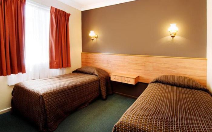 Riviera on Ruthven Motel