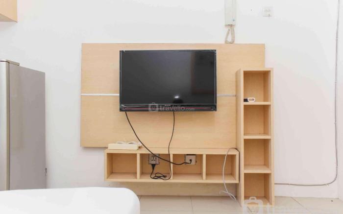 Simple Cozy Living Studio Bassura City By Travelio