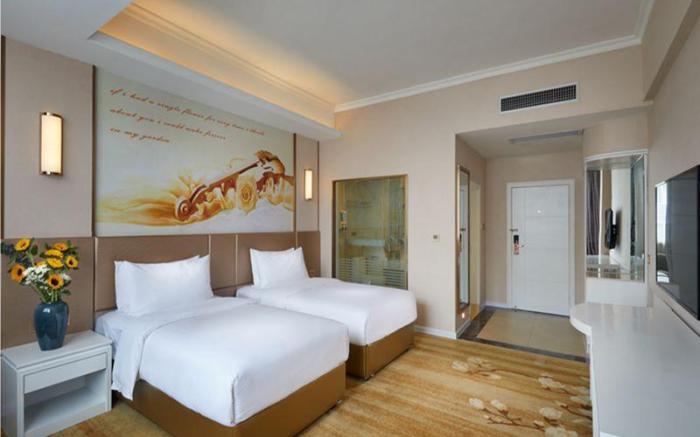 Vienna Hotel Guangxi Hezhou Shizheng Square