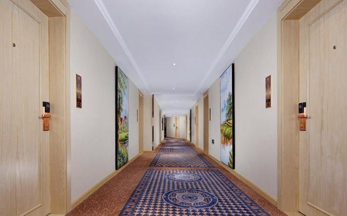 Vienna Hotel Sichuan Ganzi 318 National Highway Yajiang