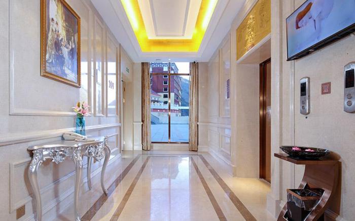 Vienna Hotel Sichuan Ganzi 318 National Highway Yajiang