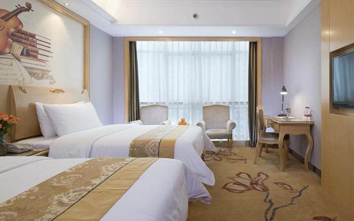 Vienna Hotel Guangxi Nanning Nanhu Park Minzu Square Metro Station