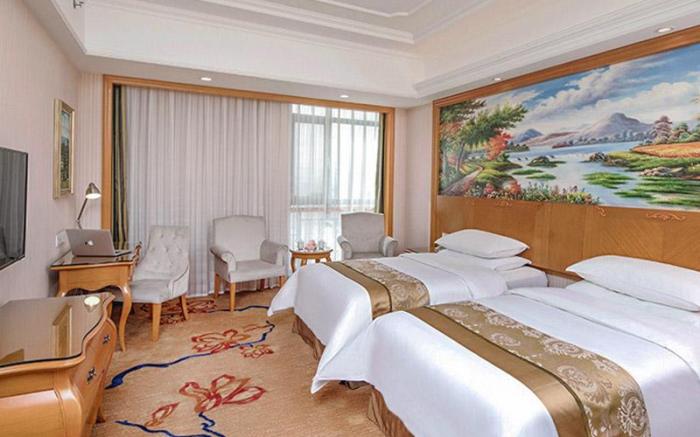 Vienna Hotel Hebei Qian'an Tianbo People's Square