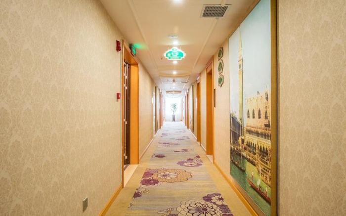 Vienna Hotel Qinghai Xining Deling Halu City East Wanda Plaza