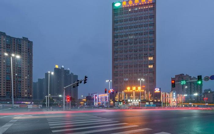 Vienna Hotel Nanchang New Grand Hongcheng Market Xianghu 1st Hospital