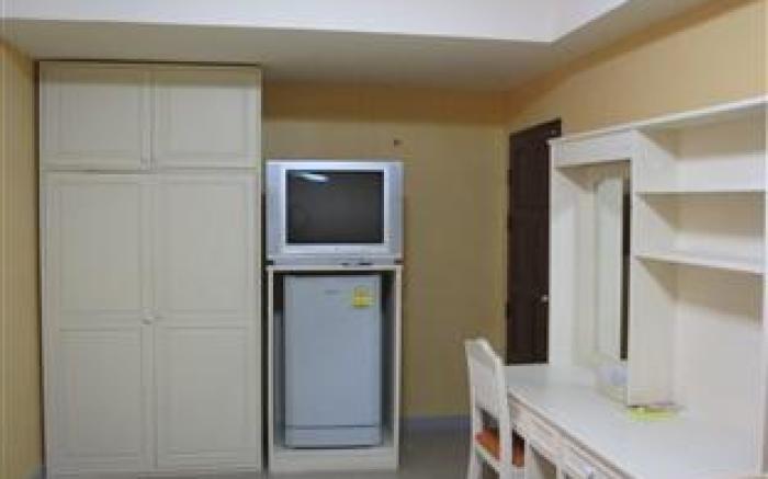 Ploy-Plu Residence