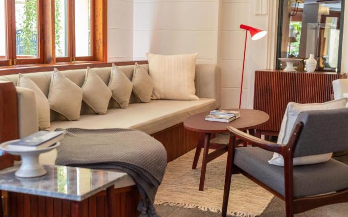 LA. CHRONIQUE HOTEL