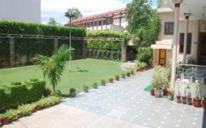 Chandra Pushp Palace