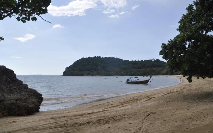Piman Pu Lek A beachfront serviced 1 br villa