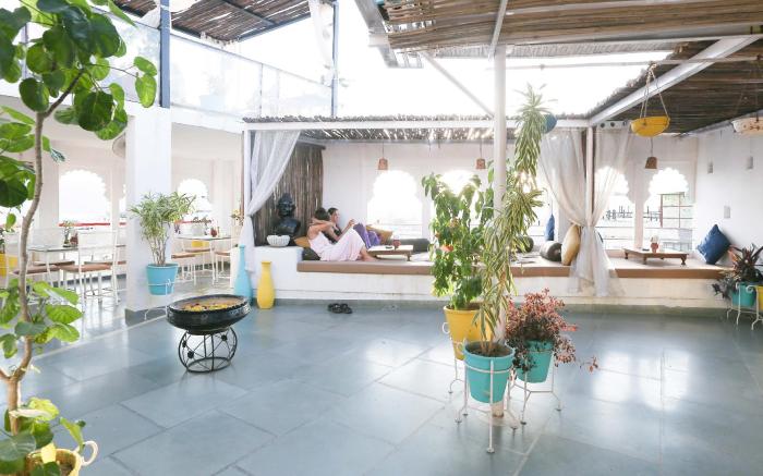 Hotel Udai Niwas - By The Lake