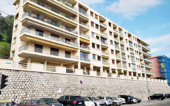 Vintage flat on Villefranche bay Free car-park