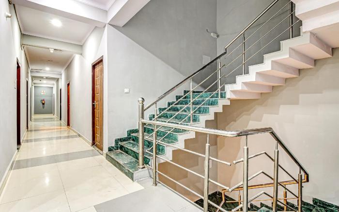 Collection O Orphic Inn Near Munshi Pulia Metro Station