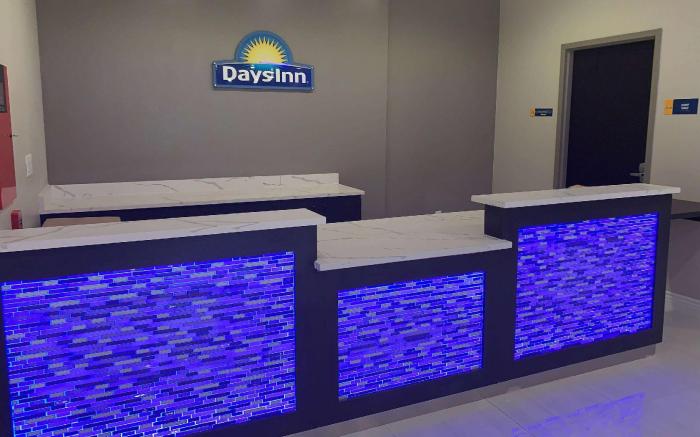 Days Inn & Suites by Wyndham Greater Tomball