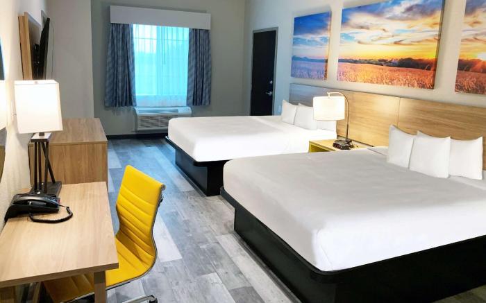Days Inn & Suites by Wyndham Greater Tomball