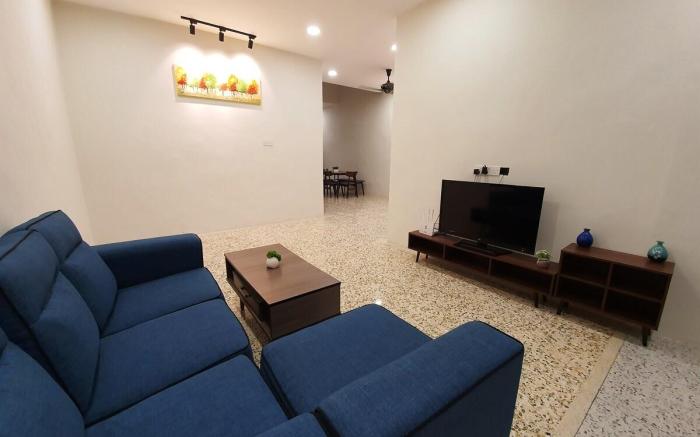 Warm, Cozy home+close to Pesta/ Muar Town home