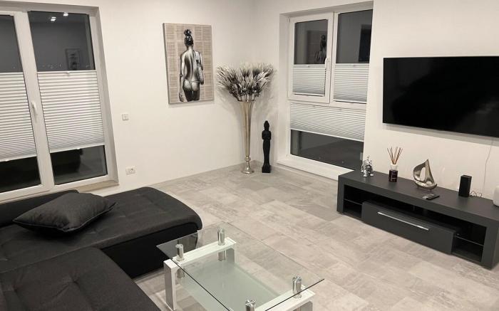 Stunning 2-Room Penthouse with Lakeview W11