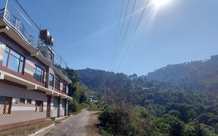 Hari Homestay Gaonguri Kasauli l Veg Food |1Family
