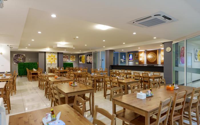 Prom Ratchada Hotel