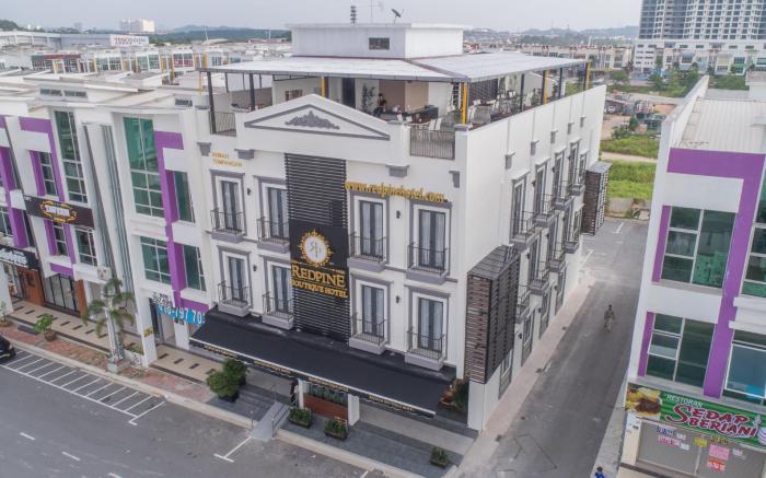 Redpine Boutique Hotel