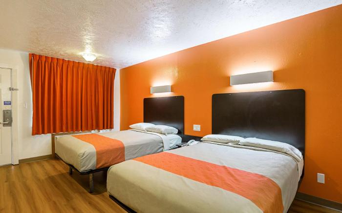 Motel 6 Madisonville, TX