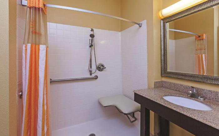 La Quinta Inn & Suites by Wyndham Angleton
