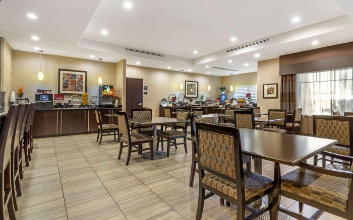 Best Western Plus Lytle Inn & Suites