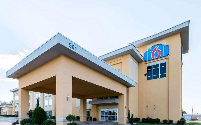 Motel 6 Joshua, TX
