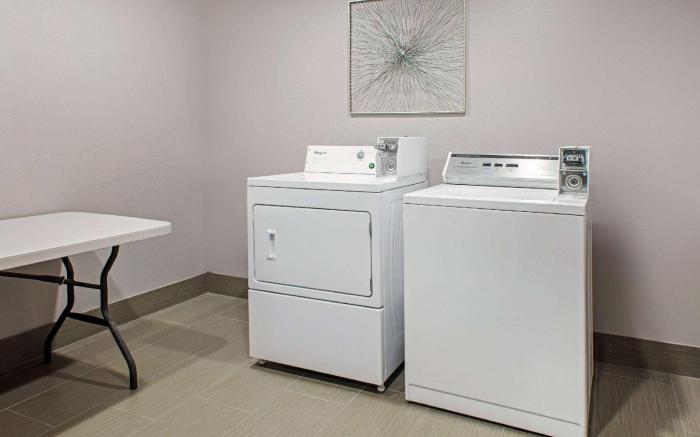 La Quinta Inn & Suites by Wyndham Sulphur Springs