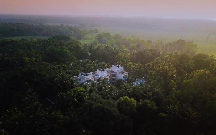 TreeHouse Blue Hotel & Serviced Apartments