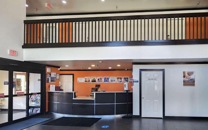 Motel 6 Ennis, TX