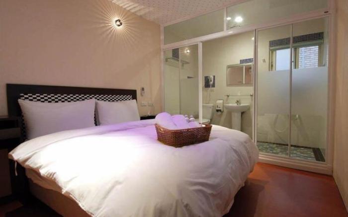 Happiness Inn