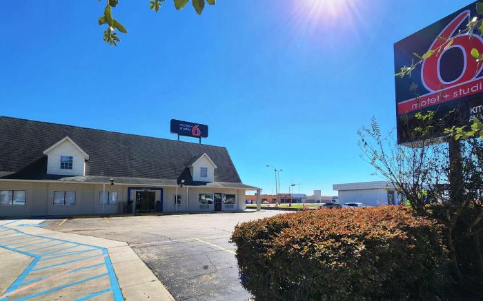 Motel 6 Webster, TX - Houston - Nasa Lake