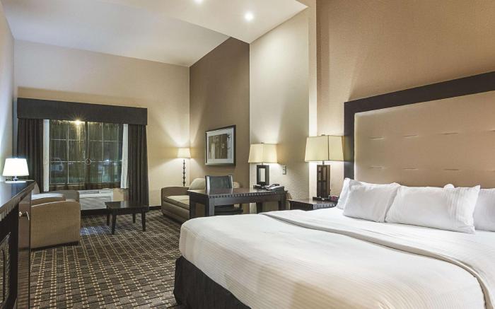 La Quinta Inn & Suites by Wyndham Mt. Pleasant
