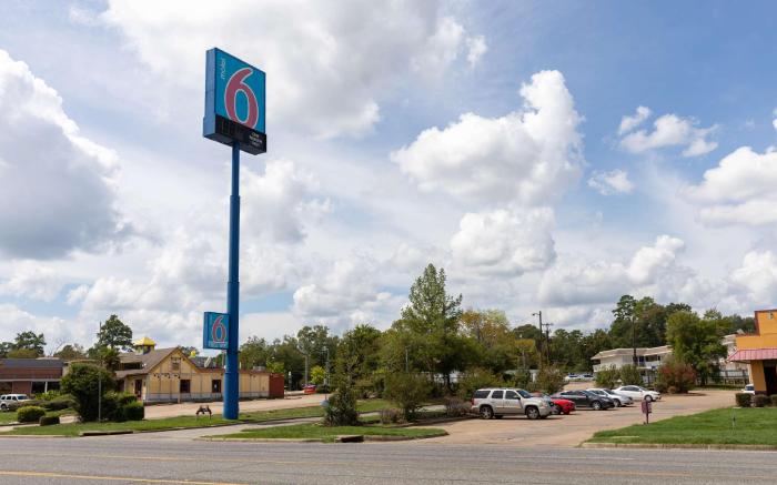 Motel 6 Lufkin, TX