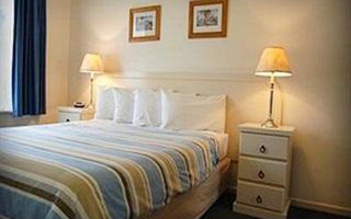 Arkana Motor Inn & Terrace Apartments