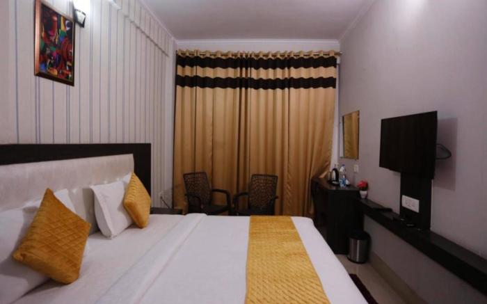 Paradise Ganga - A River Side Hotel