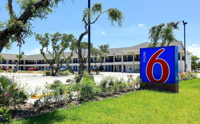 Motel 6 Rockport, TX