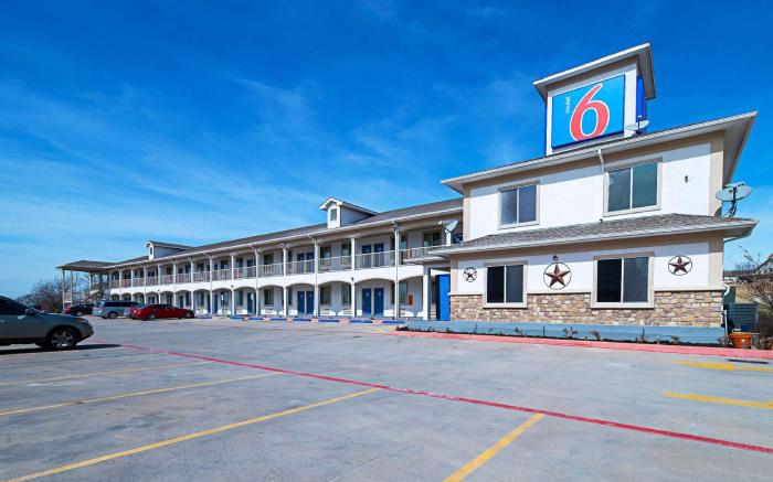 Motel 6 Rhome, TX