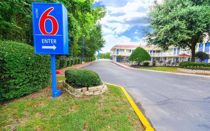 Motel 6 Huntsville, TX