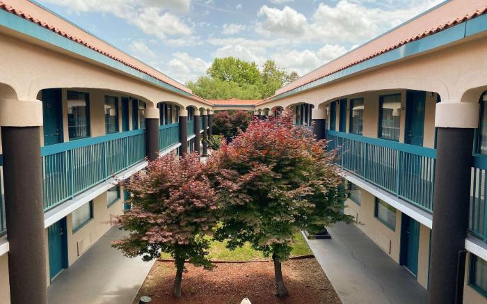 Studio 6  Savannah, GA - Gateway & I-95