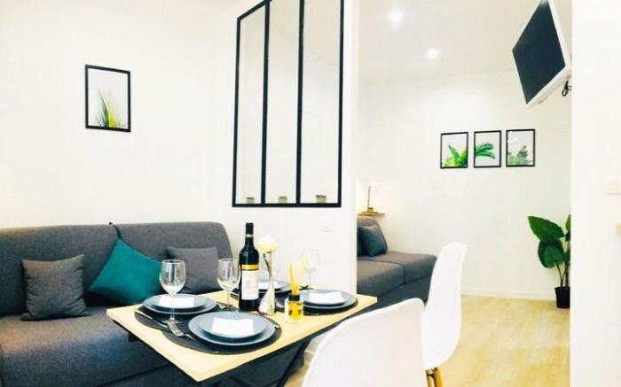 New design apartment. Champs Elysées